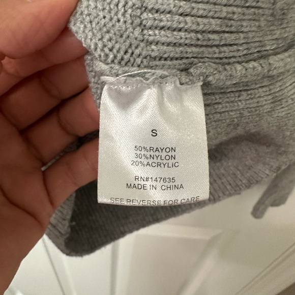 Elegant Gray Ruffle Sleeve Sweater - Picture 4 of 7